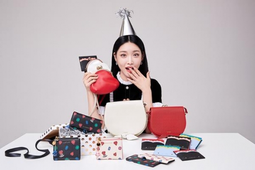 [★화보] 청하, 시크함과 러블리한 매력