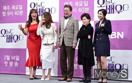 [머니S포토] 전세대 소통 공감 프로그램, '오늘도 배우다' 오늘 첫방