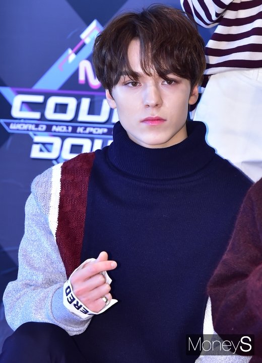 [머니S포토] 세븐틴 버논, 순정만화 찢고 나온 비주얼
