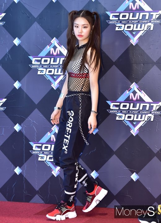 [머니S포토] 있지(ITZY) 예지, 파격적인 망사 패션