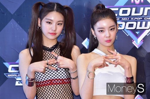 [머니S포토] 있지(ITZY) 예지-리아, 매력적인 고양이상 미모
