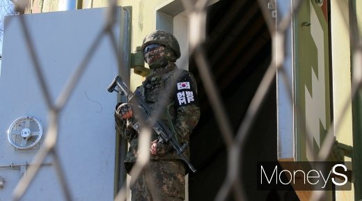 [머니S포토] 9.19 군사합의 이행, 고성GP 밖 경계임무 중인 장병