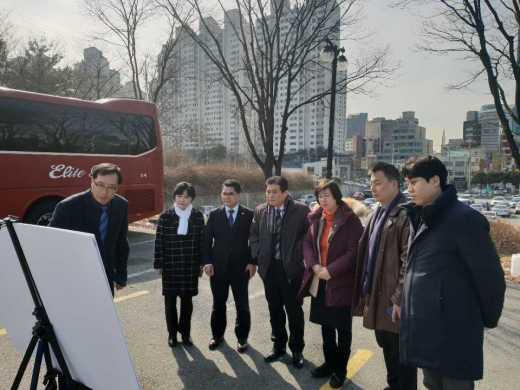 ▲ 안양시의회 도시건설위, 인덕원 주변 개발제한구역 해제 예정지 현장활동. / 사진제공=안양시의회