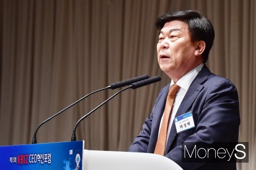 [머니S포토] CEO 혁신포럼 강단에 선 박성택 중기중앙회장