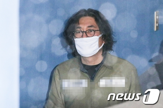이호진 전 태광그룹 회장이 15일 오전 서울 서초동 서울 고등법원에서 열린 특정경제범죄가중처벌등에관한법률위반(횡령)등 항소심 선고 공판에 출석하고 있다. /사진=뉴스1