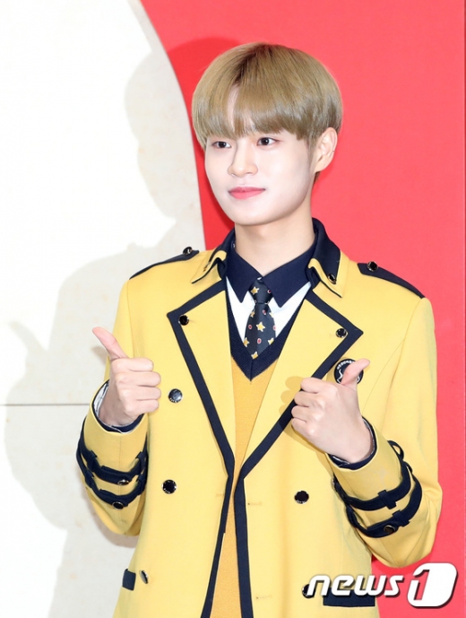 이대휘 15일 오전 서울 구로구 서울공연예술고등학교에서 열린 졸업식에 참석해 포즈를 취하고 있다. /사진=뉴스1