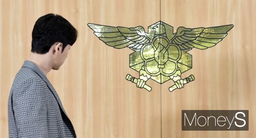 [머니S포토] 박해진 시선 빼앗은 심볼마크