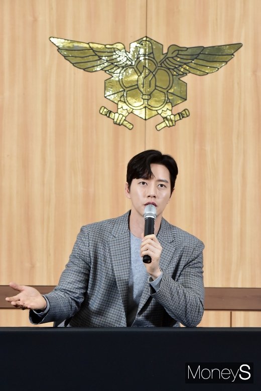 [머니S포토] 구조 훈련 관련 답변하는 박해진