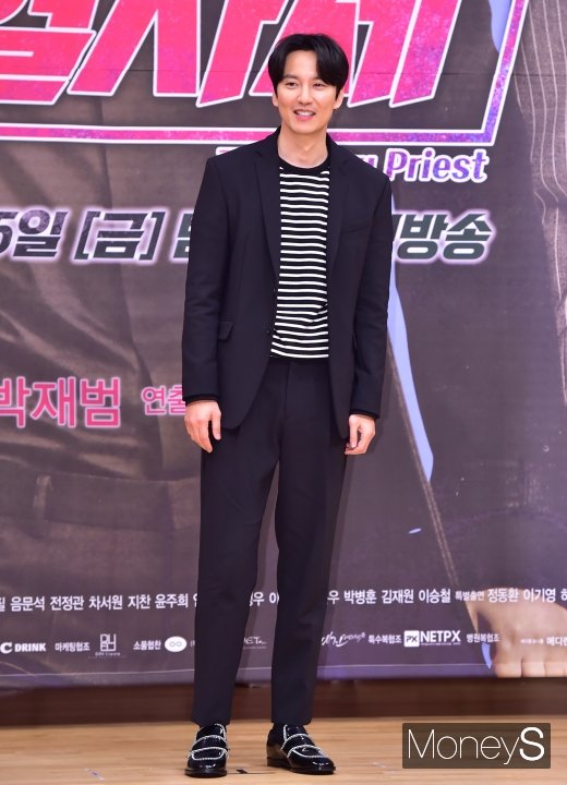 [머니S포토] 김남길, 훈훈한 열혈사제