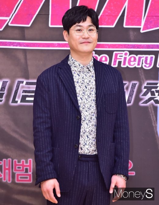 [머니S포토] 김성균, 확 달라진 분위기