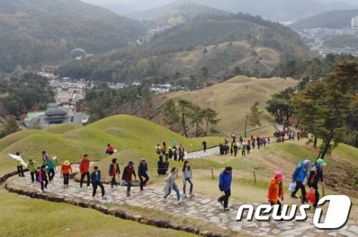 등산하는 시민들./사진=뉴스1