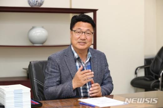 ▲ 엄태준 이천시장이 시민들의 생생한 현장 목소리를 듣기 위해 시민들을 찾아 나선다. / 사진= 뉴시스