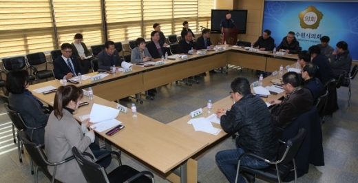 ▲ 전통시장 활성화 위한 간담회. / 사진제공=수원시의회