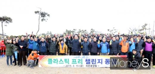 플라스틱 프리 챌린지 캠페인에 동참한 신안군 /사진=신안군 제공