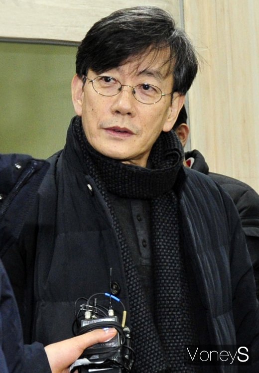 [머니S포토] 밤샘경찰 조사 마친 손석희