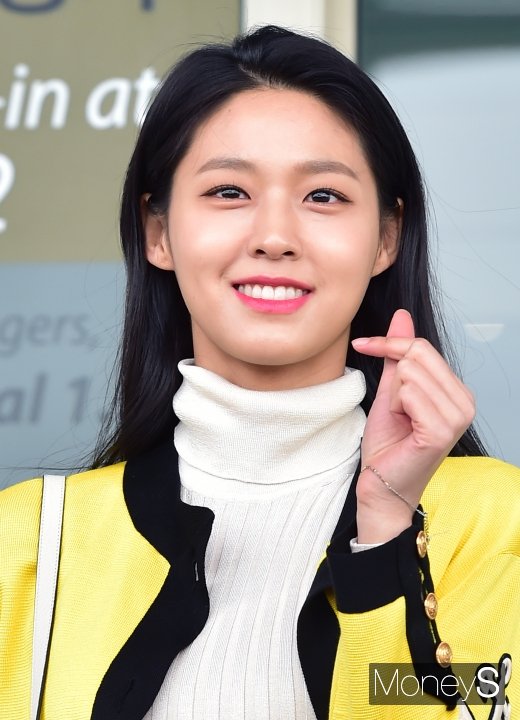 [머니S포토] 설현 '사랑스러운 하트'