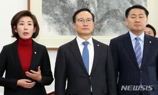 18일 서울 여의도 국회에서 열린 3당 원내대표 회동에 참석한 나경원 자유한국당, 홍영표 더불어민주당, 김관영 바른미래당 원내대표(왼쪽부터). /사진=뉴시스 이종철 기자