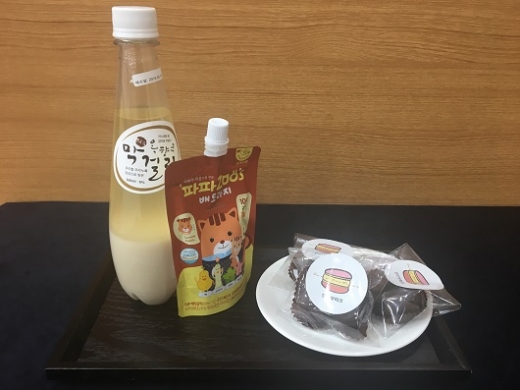 경산시 2월 확대간부회의에서 품평회를 가진 지역 시범사업 우수기업 견본품. /사진=경산시 제공.