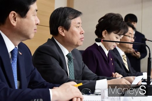 [머니S포토] '섬관광 활성화' 입 뗀 도종환 문체부 장관