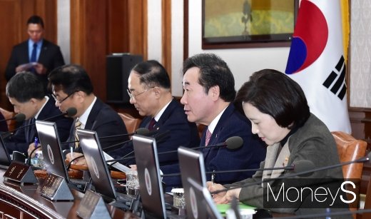 [머니S포토] 국무회의 주재하는 이낙연