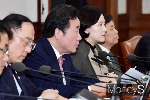 [머니S포토] '해외 가축질병 유입 차단' 입 뗀 이낙연 총리