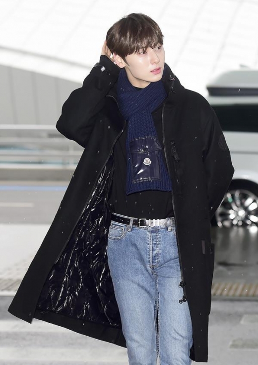 [★공항패션] 황민현, 멋짐폭발 남성 롱코트룩