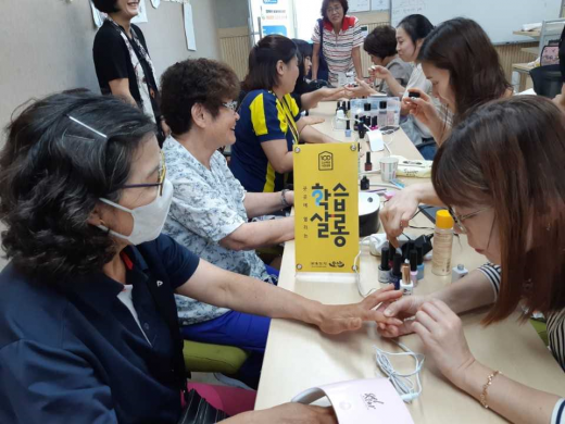 오산시 오산백년시민대학, '곳곳에 열리는 학습살롱'을 통한 배움 기부. /사진제공=오산시 