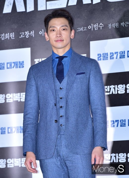 [머니S포토] 정지훈, 운동으로 다져진 넓은 어깨