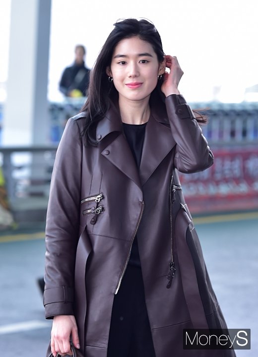 [머니S포토] 정은채, 공항에서도 눈에 띄는 미모