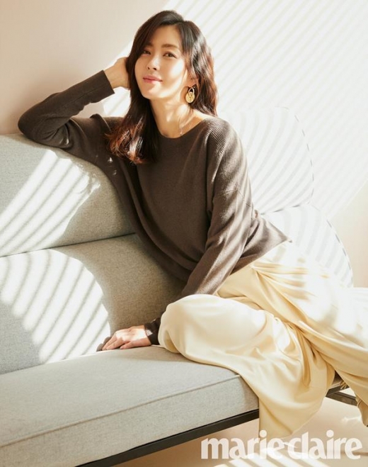 [★화보] 송윤아, 고급스러운 40대 여성의 봄 스타일 제안
