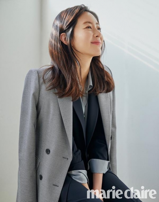 [★화보] 송윤아, 고급스러운 40대 여성의 봄 스타일 제안