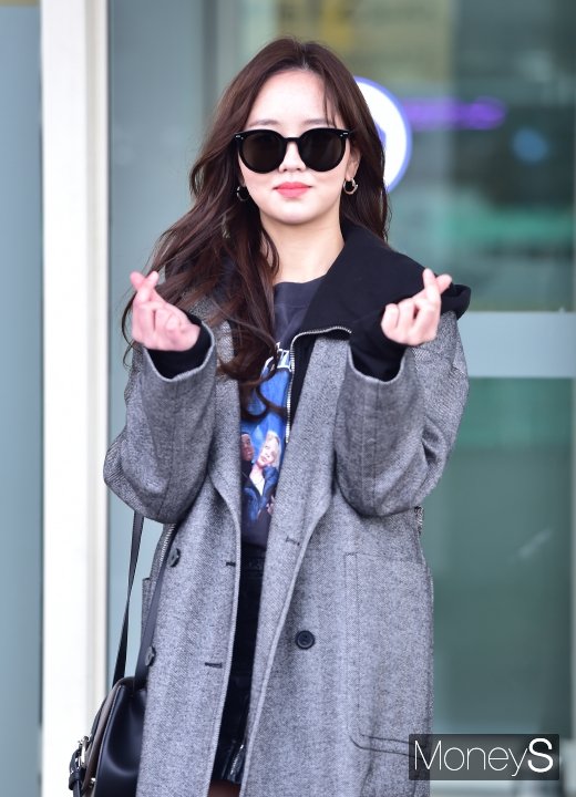 [머니S포토] 김소현 '미니하트 척척'
