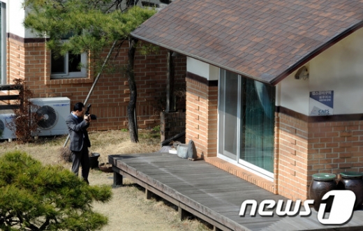 사회 지도층 인사에게 성접대를 했다는 의혹이 제기된 건설업자 윤모씨의 강원도 원주 별장. /사진=뉴스1