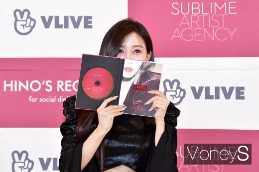 [머니S포토] 센스만점 효민, 'SNS 용 촬영컷 홍보도 톡톡'