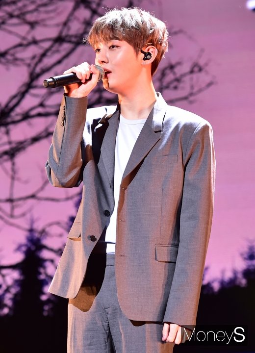 [머니S포토] '워너원 출신' 윤지성, 첫 솔로 데뷔