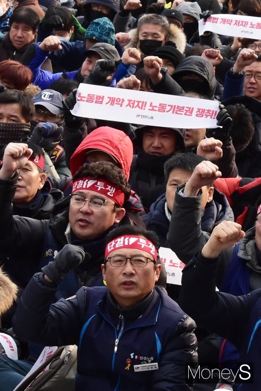 [머니S포토] 민노총, 탄력근로제 규탄 투쟁!