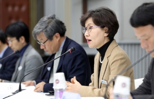 ▲ ‘경기도 일자리대책본부’가 20일 오후 도의회 대회의실에서 첫 회의를 열고, 본격적인 운영을 시작했다. / 사진제공=경기도