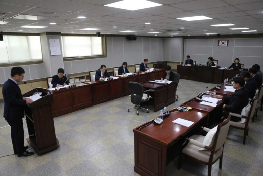 ▲ 수원시의회, 공무국외출장 심사위원회. / 사진제공=수원시의회