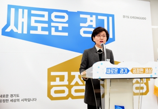 ▲ 이화순 경기도 행정2부지사가 21일 오전 경기도청 북부청사에서 기자회견을 열고 ‘민선7기 중소기업 종합지원 대책’을 발표하고 있다. / 사진제공=경기도청 북부청사.