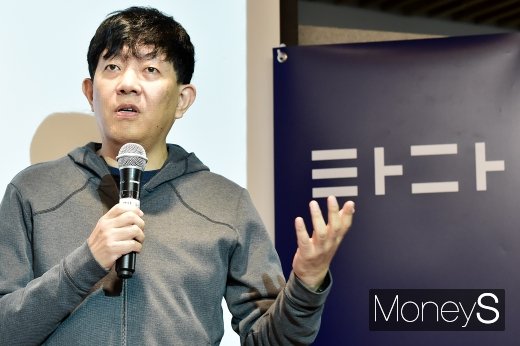 [머니S포토] 취재진 질문 답하는 이재웅 쏘카 대표