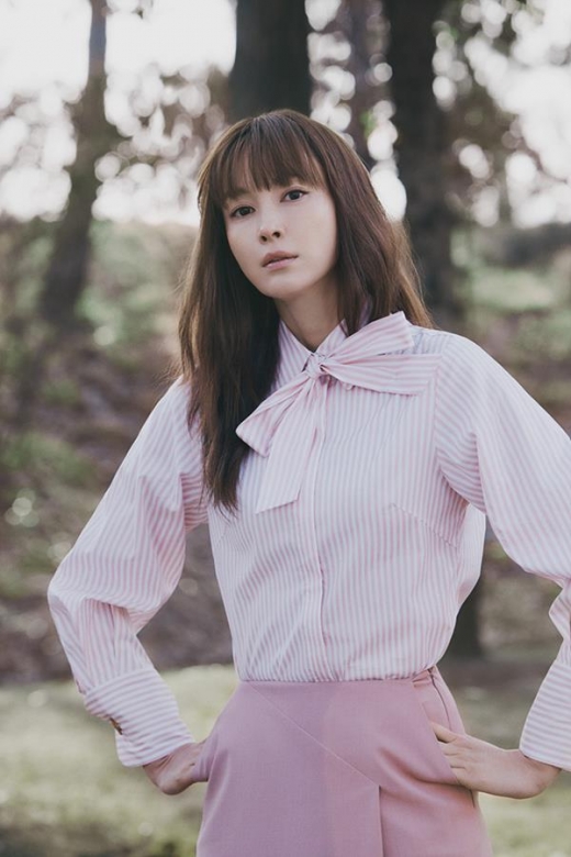 [★화보] 이나영, 고급스럽고 우아한 봄 패션