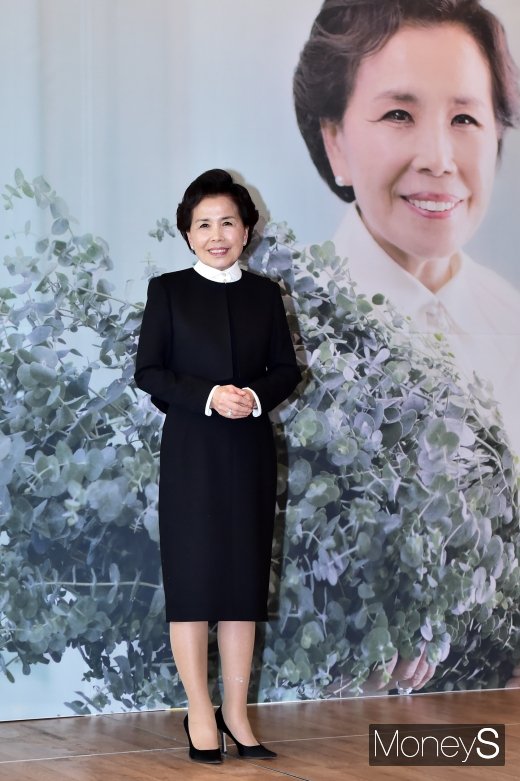 [머니S포토] 60주년 이미자, '국민 여왕의 미소'