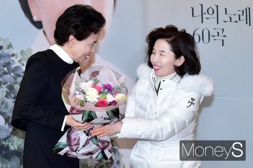 [머니S포토] 국민사랑 받아온 이미자, 올해로 60주년
