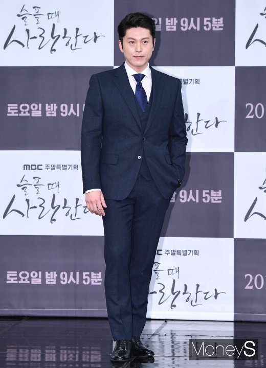 [머니S포토] 류수영 '슈트 CF의 한 장면처럼'