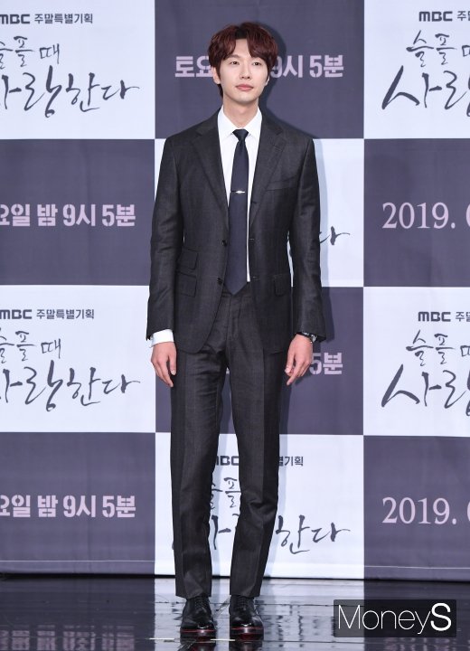 [머니S포토] 지현우, 우월한 8등신 비율