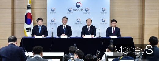[머니S포토] 홍남기 