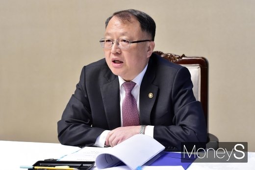 [머니S포토] 유치원 감사, 국세청 입장 전하는 한승희