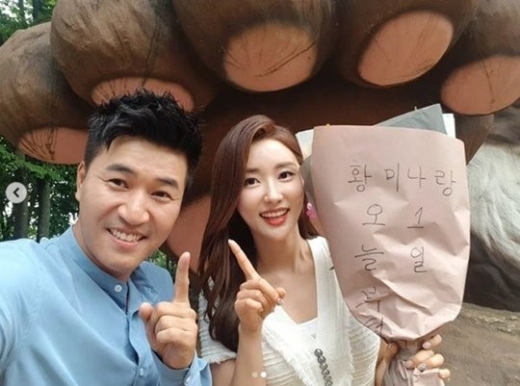 방송인 김종민(왼쪽)과 기상캐스터 황미나. /사진=황미나 인스타그램