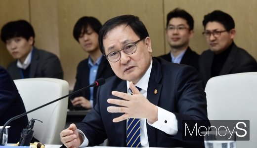 [머니S포토] 제3회 과기관계장관회의 주재하는 유영민 장관