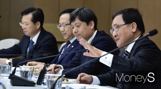 [머니S포토] 제3회 과기관계장관회의, 모두발언하는 유영민 장관